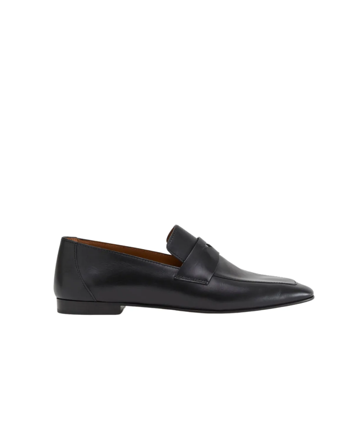 Le Monde Beryl Classic Loafer in Black Leather New