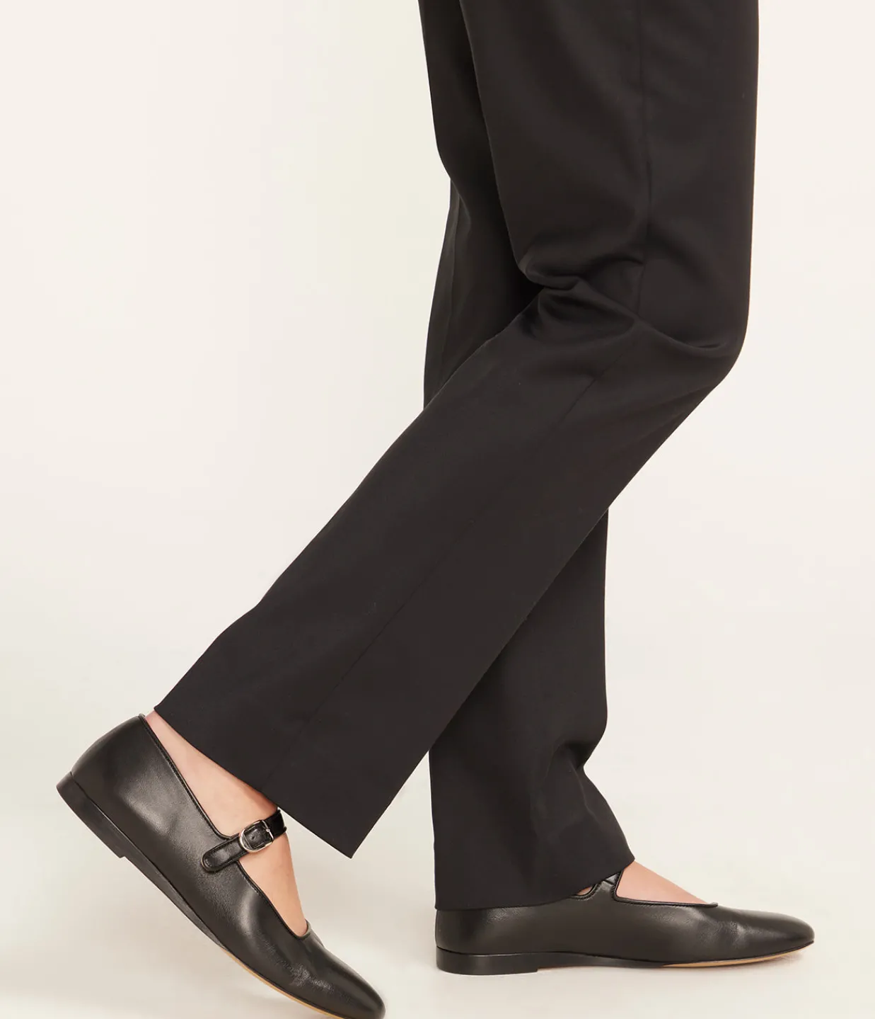 Le Monde Beryl Classic Mary Jane in Black Leather Sale