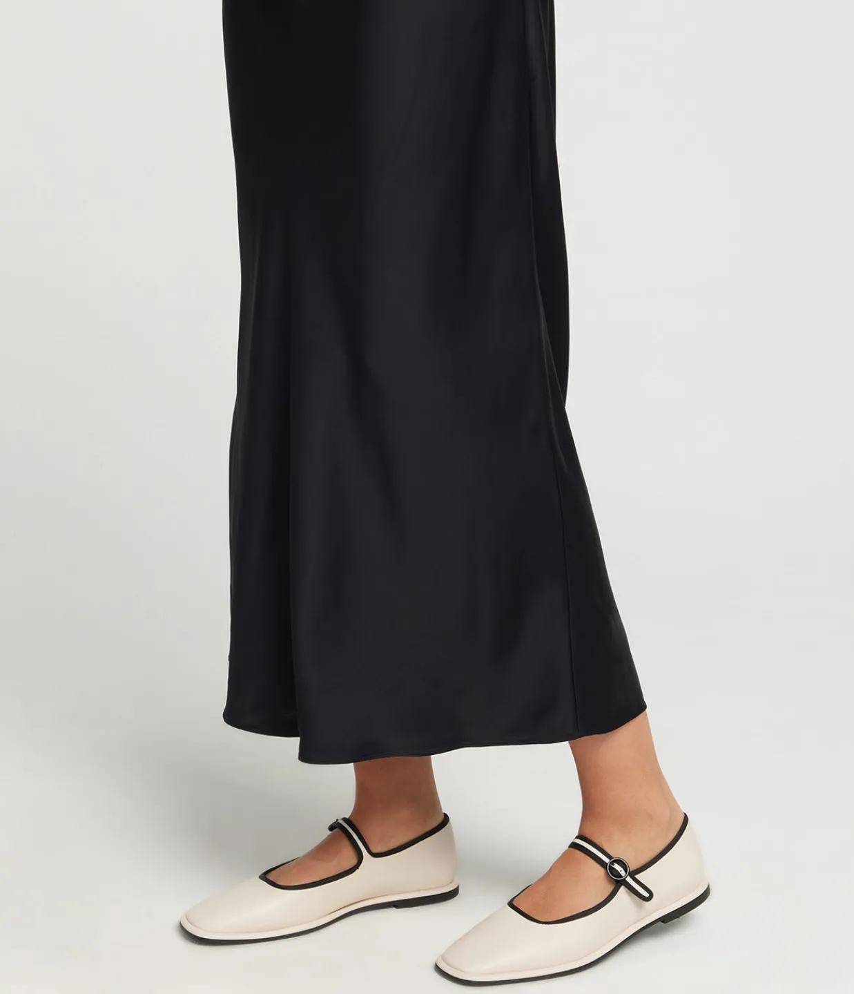 Mercedes Castillo Fabiana Ballet Flat in Bone and Black Flash Sale