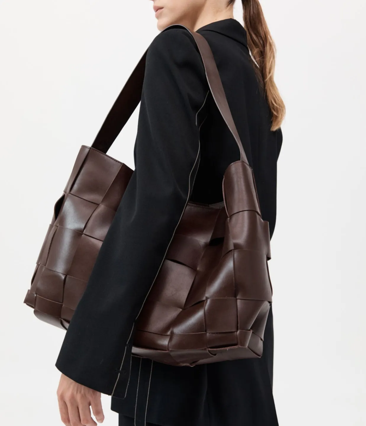 St Agni Woven Large Tote in Chocolate Online